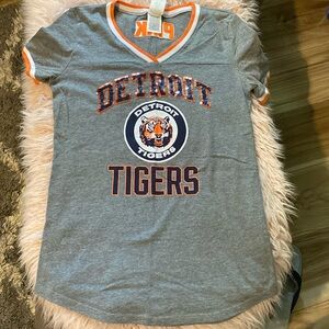 🚫SOLD🚫 Victoria’s Secret PINK Detroit Tigers tee